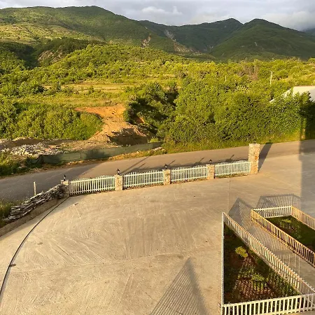 Nena Dashuri Agroturizem Maison d'hôtes Peshkopi