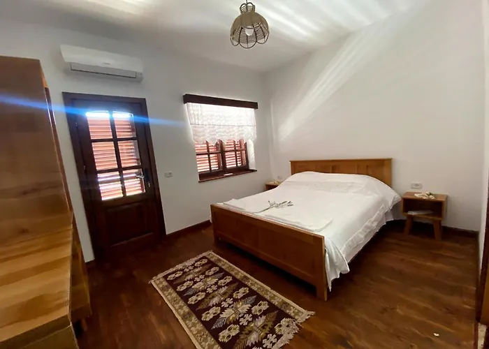 Nena Dashuri Agroturizem Konukevi Peshkopi