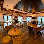 Nena Dashuri Agroturizem 게스트하우스 4*
