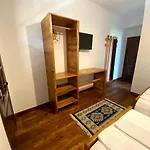 Nena Dashuri Agroturizem 게스트하우스 4*
