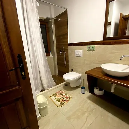 Nena Dashuri Agroturizem