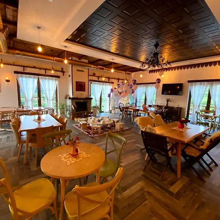 Nena Dashuri Agroturizem Hotel 3*