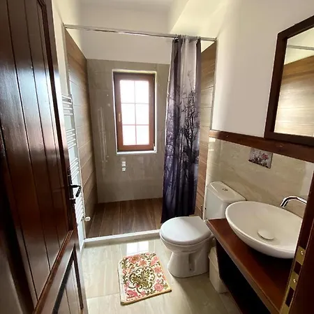 Nena Dashuri Agroturizem