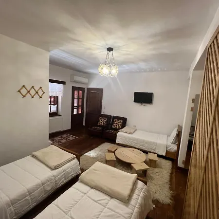 Hotel Nena Dashuri Agroturizem 3*