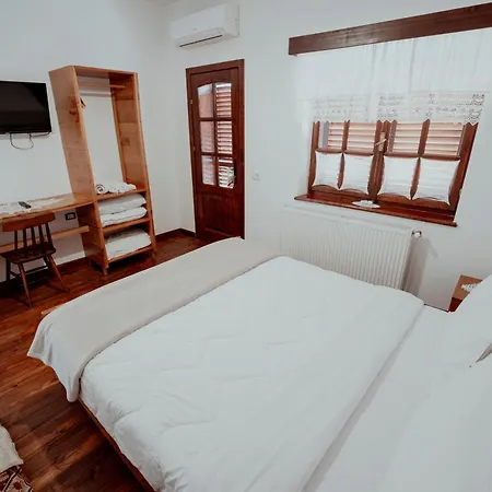Nena Dashuri Agroturizem 4* Peshkopi
