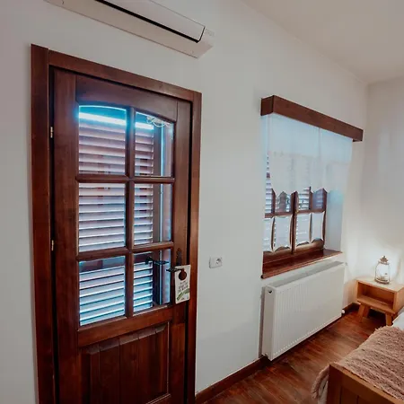 Πανσιόν Nena Dashuri Agroturizem